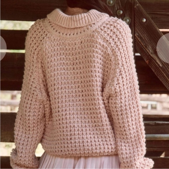 THE GREAT. The Cozy Cable Pullover in Blush - Picture 5 of 11
